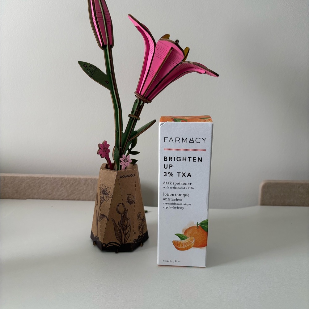 Farmacy Brighten Up 3% TXA Dark Spot Toner
50 mL / 1.7 fl oz